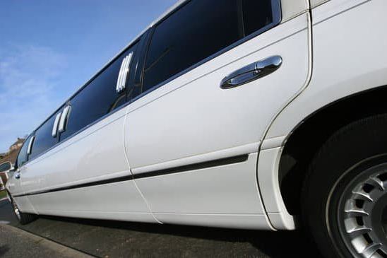 4 Reasons To Choose A Professional Airport Limo Service in Denver